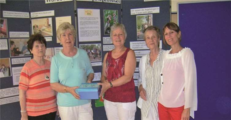 Frohe Gesichter bei der Spendenübergabe. privat