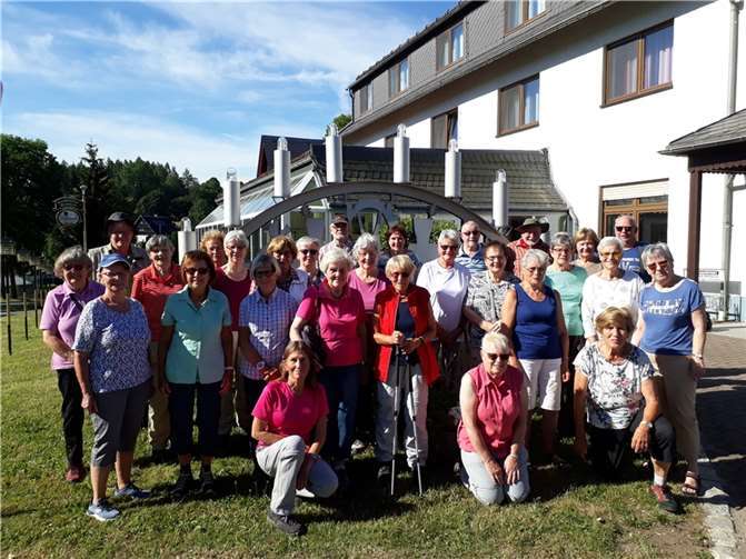 Frohe Rückkehr nach toller Wanderung.