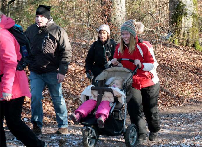 Früh übt sich. Die Wanderstrecke war auchmit Kinderwagen zu bewältigen. Fotos: -SES-