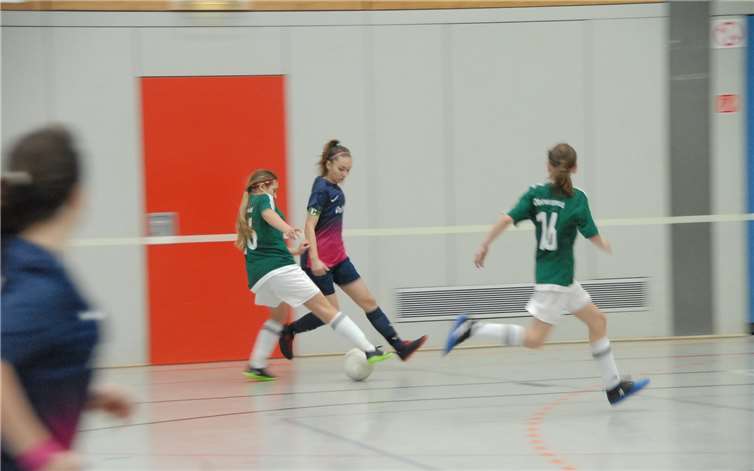 Früher hat es der TuS Ahrbach im Frauenfußball sogar mal bis in die Bundesliga geschafft, mehrere Spielerinnen des Vereins hatten Stammplätze in der Nationalmannschaft. An diese großen Zeiten will der Verein in einer SG mit Salz wieder anknüpfen.