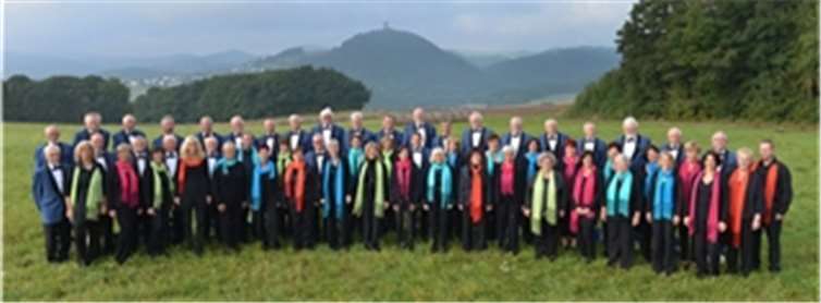 „Frühlingsklänge“ versprechen Mitglieder der Chorgemeinschaft ihren Gästen am 19. März. privat