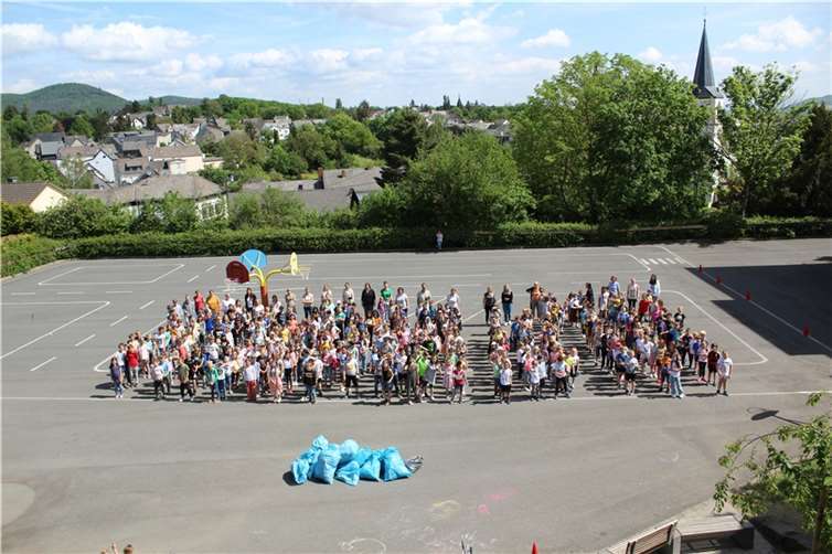 Frühmorgens schwärmten die Gruppen aus, um Orte und Plätze in Mendig zu reinigen. Foto: privat