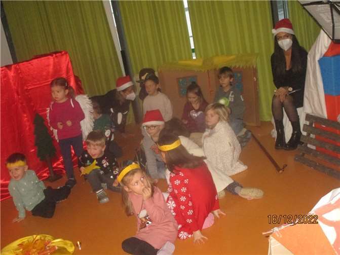 Fuchsgruppe der KiTa Hummelnest in geselliger Runde.  Foto: privat