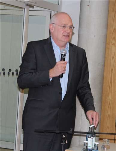 Führte bei diesem schwierigen Thema gekonntdie Moderation: Prof. Dr. Stefan Sell.