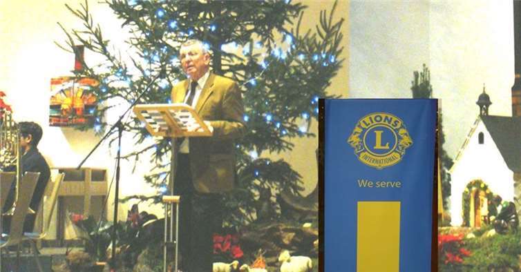 Führte bereits zum achten Mal durch das Programm: Lionsfreund Dr. Bernd Hemmer.privat