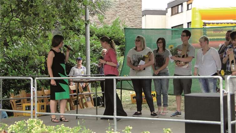 Fünf Auszubildenden zum Heilerziehungspfleger konnte zur bestandenen Prüfung gratuliert werden.