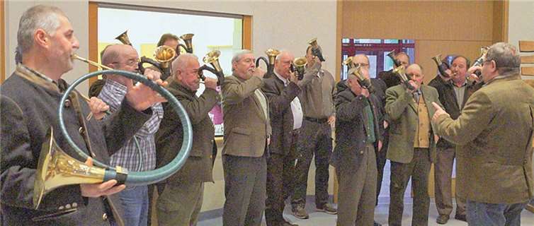 Fünf Jagdhornbläsergruppen gibt es im Landkreis. Sie sind weit über die Kreisgrenzen hinaus bekannt. In Faid gaben sie der Hauptversammlung den musikalischen Rahmen.TT