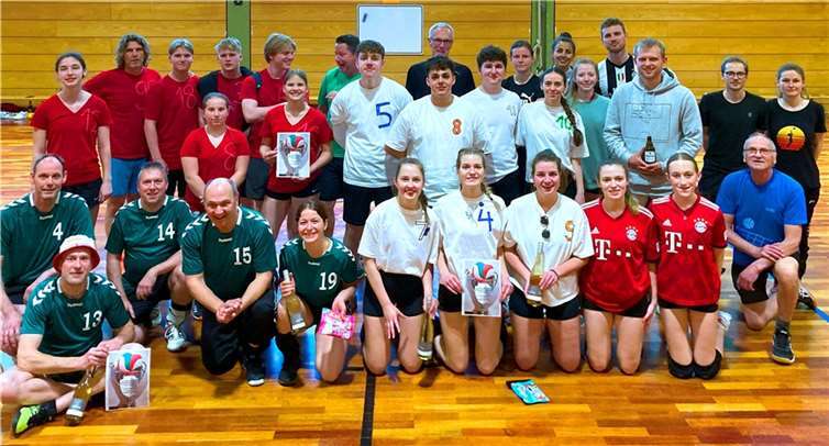 Fünf Mannschaften und fünf Gewinner - die Dorfmeisterschaft war in jeder Hinsicht ein Erfolg.  Foto: Rita Beginen