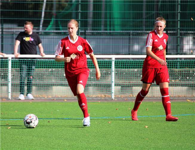 Fünf Spiele – Vier Siege. Jana Erbeling (l.) und Emily Faßbender sind mit dem SC 13 Bad Neuenahr II in der Bezirksliga bisher ungeschlagen. Foto: privat