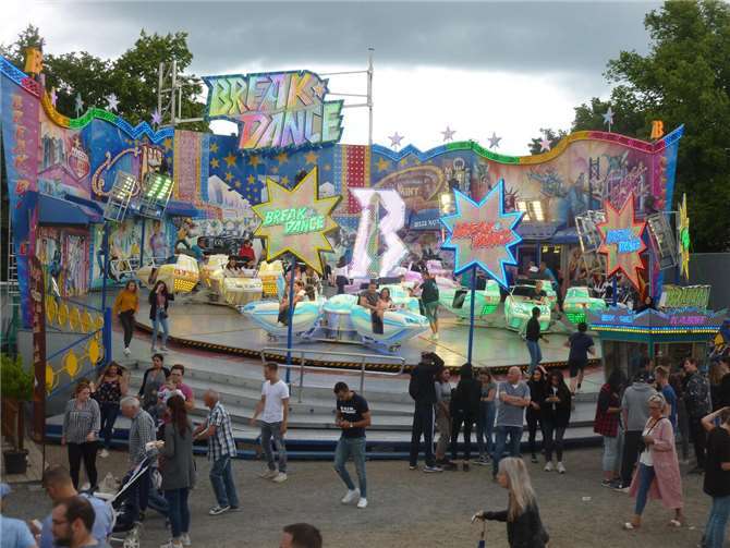 Fünf Tage lang sorgen wilde Fahrten für eine ordentliche Portion Adrenalin, wie beispielsweise bei Break Dance. Foto: Marcus Preis