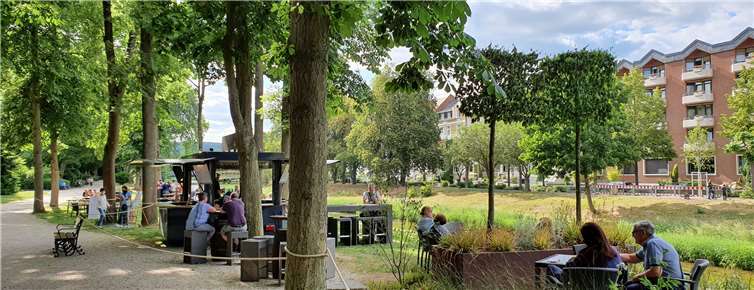 Fünf Weingütern der Ahr präsentieren ihre Weine im Kurpark. Foto: Ahrtal und Bad Neuenahr-Ahrweiler Marketing GmbH