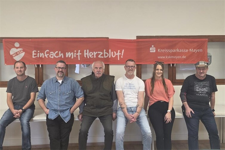Fünf für Eva: v.li. Tim Müller, Sascha Stenz, Gerhard Greßler, Dirk Langenkamp, Eva Hoeft, Brudermeister Manfred Vomland.