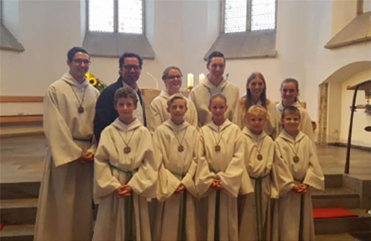 Fünf neue Messdiener wurden feierlich in ihr Amt eingeführt.privat