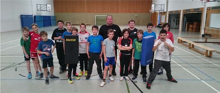 Fünfzehn Jungen erlernten neue Verhaltensstrategien und Selbstverteidigungstechniken.  privat