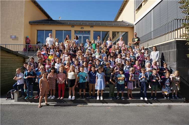 Für 100 Erstklässler begann die Schulzeit an der Grundschule Pfarrer-Bechtel in Mendig.  Fotos: privat