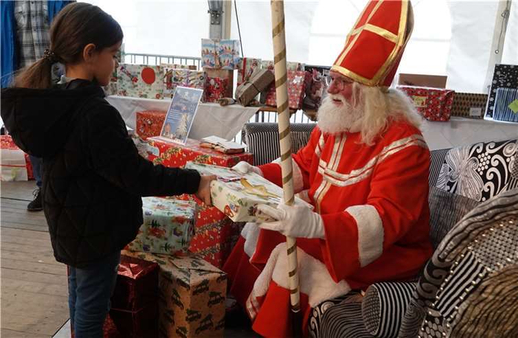 Für 130 Kinder gab es ein vorgezogenes Geschenk.Foto: Weber