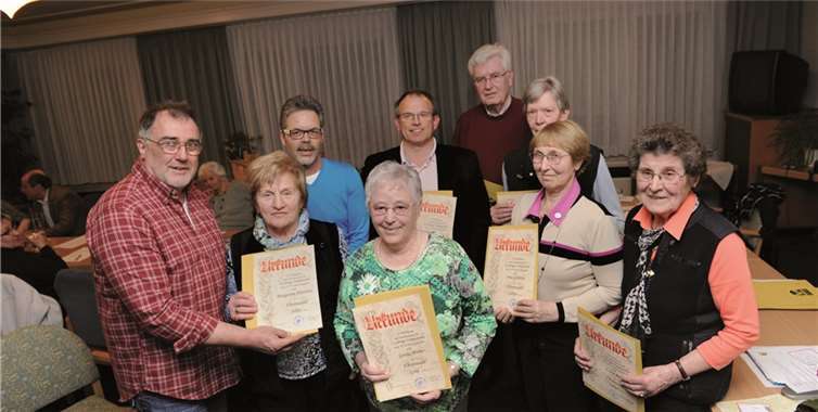 Für 20 Jahre Mitgliedschaft beim Turnverein 1906 Bad Neuenahr e.V. wurden zahlreiche Mitglieder geehrt.