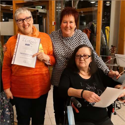 Für 20 Jahre wurden Anja Lachnit (li.) und Erika Dreis (re) von der Vorsitzenden Petra Myke (Mitte) geehrt.