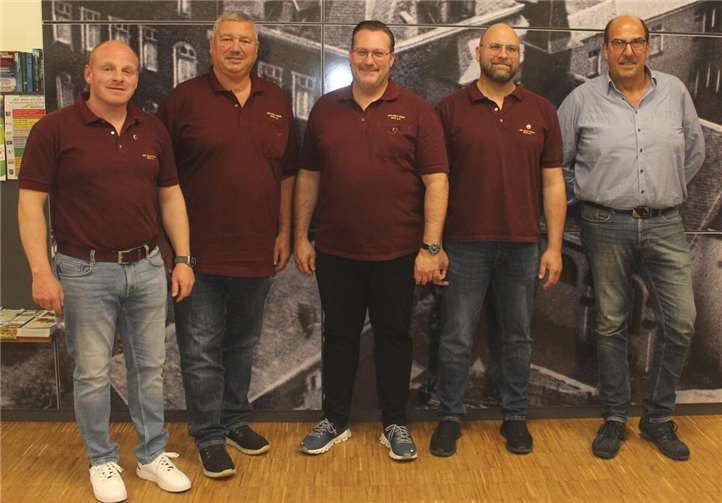 Für 25-jährige Mitgliedschaft im Junggesellenverein Ober-Polch 1842 e.V. wurden geehrt (v.l.n.r.): Stefan Reck, Berthold Groß, Gino Gilles, Carsten Müller und Egon Geisen.  Foto: privat