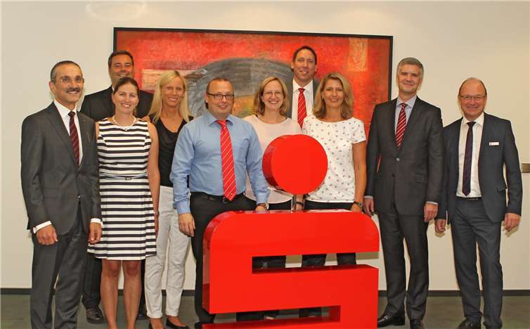 Für 25-jährige Tätigkeit wurden unter anderem Andrea Spira, Daniel Wirfs, Sandra Schinowski, Frank Klar, Silke Buchmüller, Frank Strubel und Bianca Gaß geehrt.