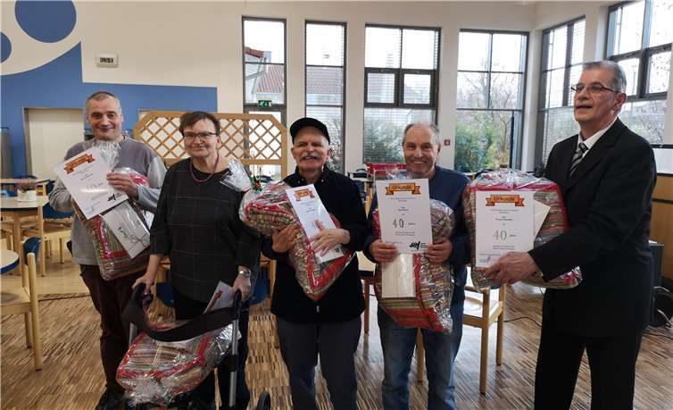 Für 40 Jahre RMW wurden augezeichnet: Willi Gotthard, Harald Schmelzer; Iris Göbel; Beate Koenen; Bernd Kleimann; Karl-Werner Baresch; Werner Schmelzer und Bernd Ritter. Foto: privat