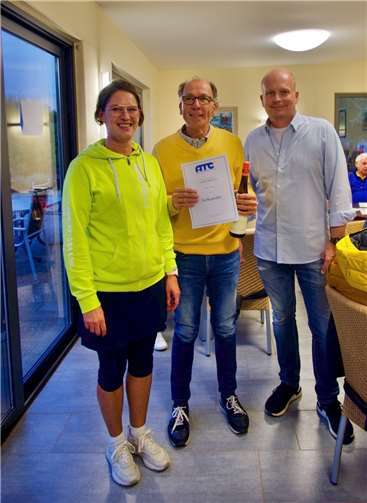 Für 50-jährige Mitgliedschaft wurde Alfred Severin (Mitte) beim ATC geehrt.Foto: privat