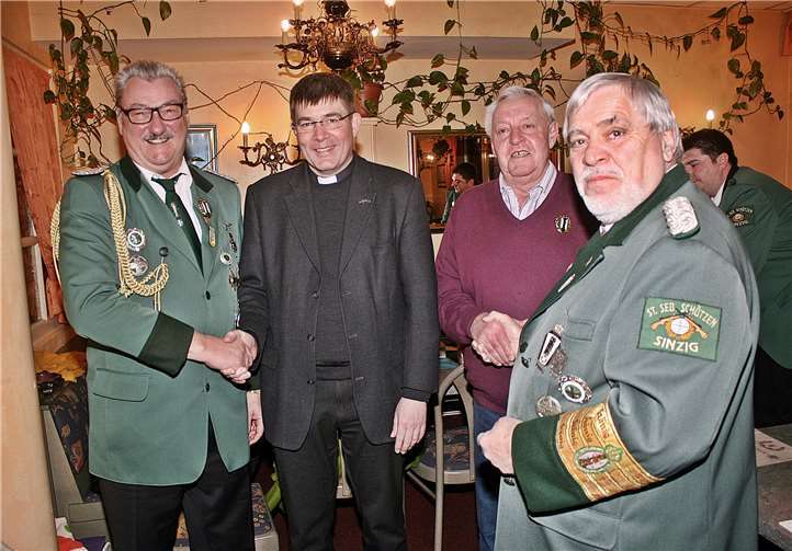 Für 50-jährige Mitgliedschaft wurden Artur Trierweiler und Karl-Heinz Michels geehrt.