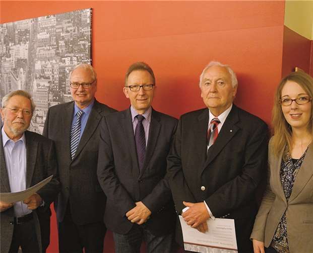 Für 55 Jahre Mitgliedschaft geehrt: Hans Steinkrüger (1.v.l.) und Heinz Paffhausen (2.v.r.) erhielten von Bruno Hoppen, Erwin Rüddel (MdB) und Ellen Demuth (MdL) die Ehrenurkunde sowie die Ehrenadel.