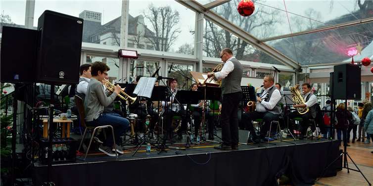 Für Adventsstimmung sorgte der Verein beim Cochemer Weihnachtsmarkt. Fotos: MGV Cochem
