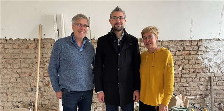 Für Aufgeben ist keine Zeit: Joachim, Michael und Gisela Dieringer möchten wieder aufbauen.Foto: ROB
