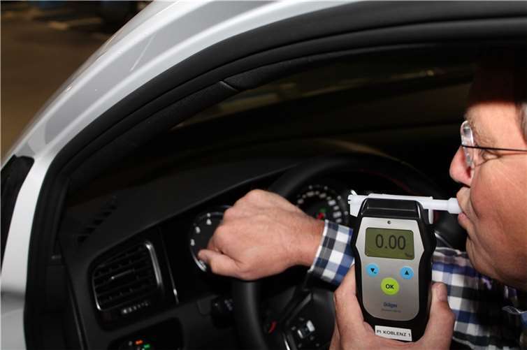 Für Autofahrer in der Probezeit und unter 21 Jahren gilt die 0,0 Promillegrenze. Foto: Polizei