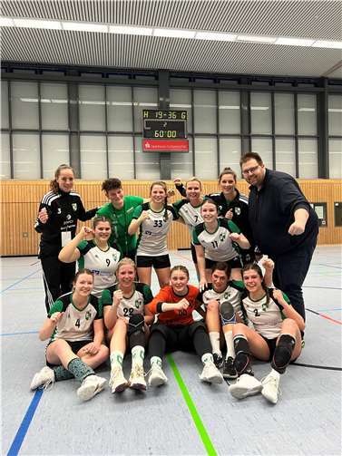 Für Bassenheim spielten: Meike Müller (TW), Rebekka Schmitz (TW), Carolin Wambach (6), Jana Schubert (4), Nathalie Oster (6), Steffi Henn (4), Nicole Hommen (8/8), Anna Marx (3), Christina Henn (4) und Maya Kohlenbeck (1).  Foto: privat
