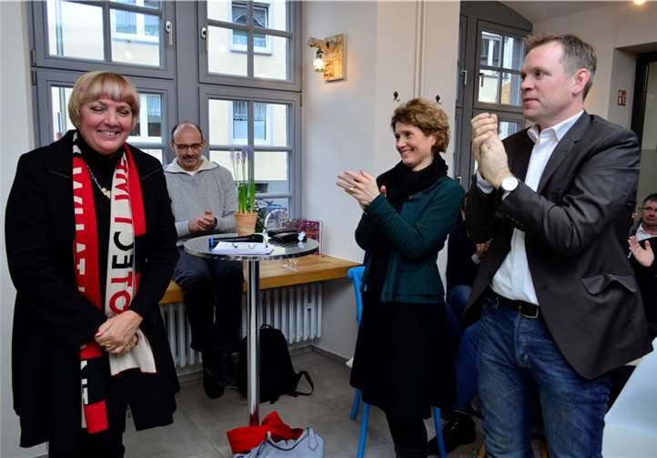 Für Claudia Roths Rede gab es auch begeisterten Beifall vom Landtagsabgeordneten Nils Wiechmann (r.) und Wirtschaftsministerin Eveline Lemke.