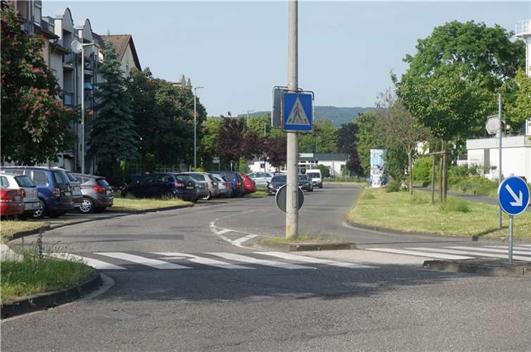 Für Ende Juni/Anfang Juli avisierte OB Jan Einig das Ergebnis hinsichtlich der Prüfung auf Einführung einer Einbahnstraßenregelung im Raiffeisenring.