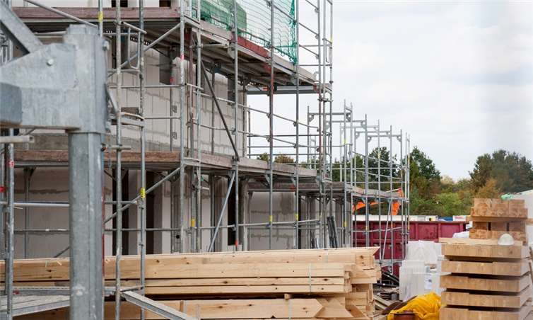 Für Entspannung auf dem Holzmarkt sind noch dicke Bretter zu bohren. Foto: privat