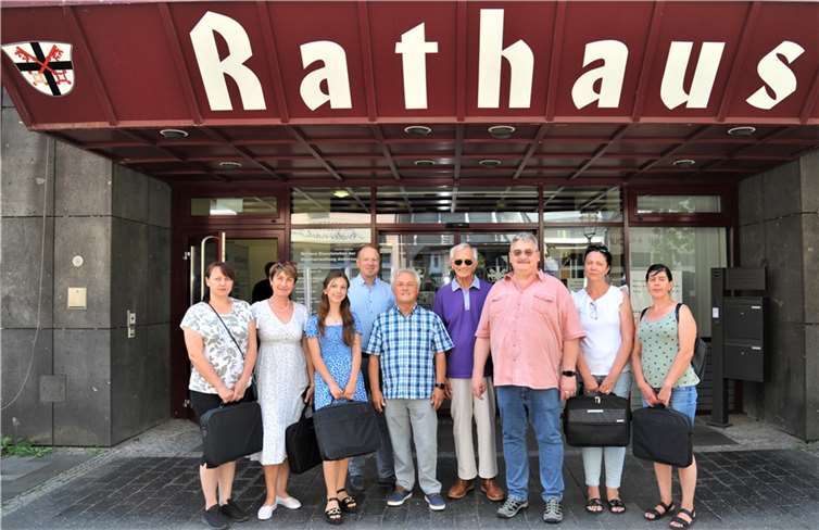 Für Geflüchtete vor allem aus der Ukraine haben die Häcker gespendete Laptops aufgearbeitet, in Schuss gebracht und mit moderner Software versehen. So können die Menschen beispielsweise ihr Fernstudium fortsetzen, Deutsch lernen oder Kontakt in die Heimat halten. Fotos: Stadt Andernach