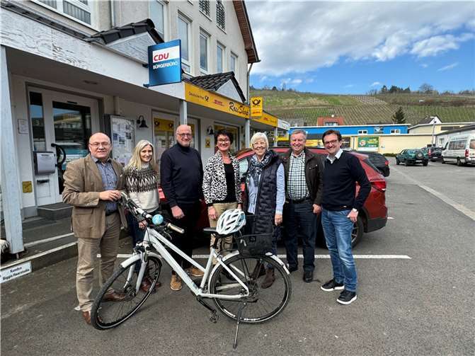 Für Investitionen in unselbstständige Radwege entlang von Kreisstraßen setzt sich die CDU-AW ein.  Foto: M. Schneider
