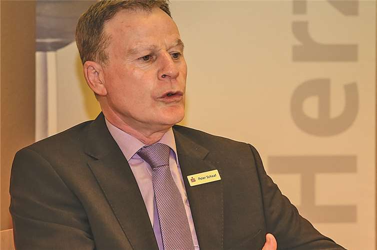 Für KSK-Vorstandsmitglied Peter Schaaf ist der Weinwettbewerb zum S-Riesling schon Tradition.