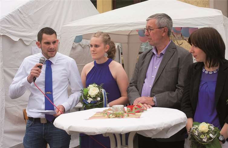 Für Kirmesjunge Marcel Holler (l.) war es der erste öffentliche Auftritt.WT