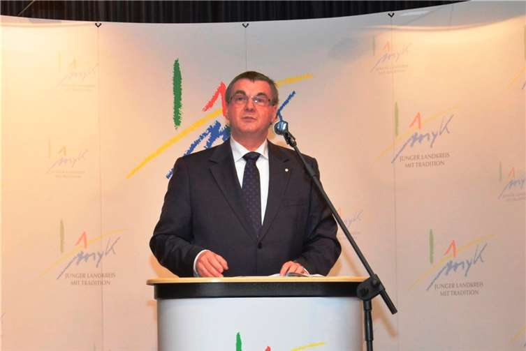 Für Landrat Dr. Alexander Saftig steht fest: „Wir alle profitieren davon, dass ehrenamtlich Tätige sich für andere verantwortlich fühlen und dass sie einen großen Teil ihrer Freizeit aufwenden.“