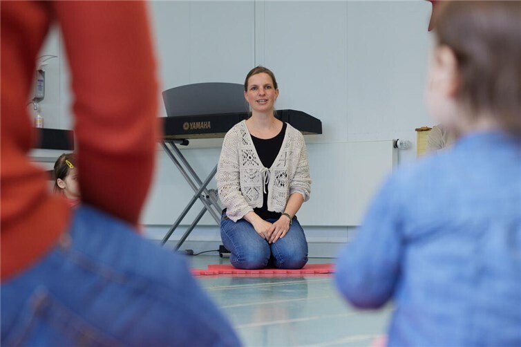 Für Lehrkraft Anne Groß steht bei den Musik-Käfern der Spaß im Mittelpunkt. Foto:Olaf Nitz