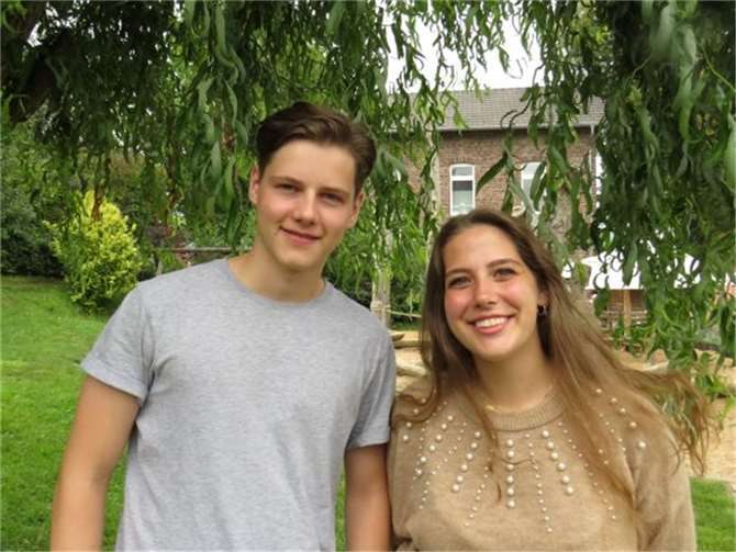 Für Maximilian und Mia beginnt die Ausbildung. Foto: privat