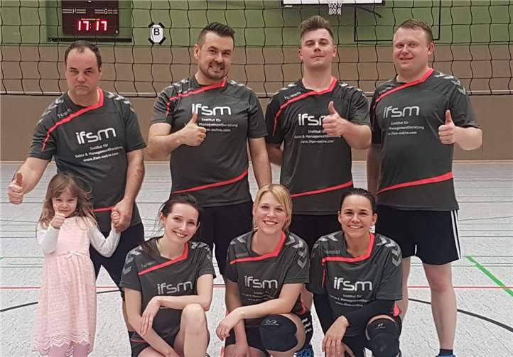 Für Mülheim spielten von rechts nach links:: Wilhelm Scherer, Aline Theisen, Mathias Dresel, Kim Geisen, Jörg Ehm, Katja Kirilowski und Andreas Topel.privat