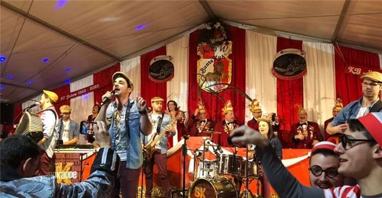 Für Stimmung sorgten unter anderem die Schlappkappe.