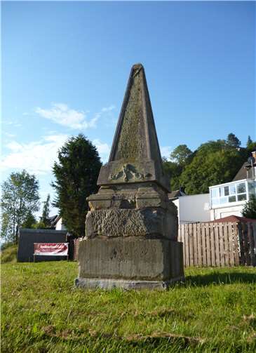 Für Viele ein „alter Bekannter der eher flüchtigen Art“: der Remagener Obelisk. VHS Remagen