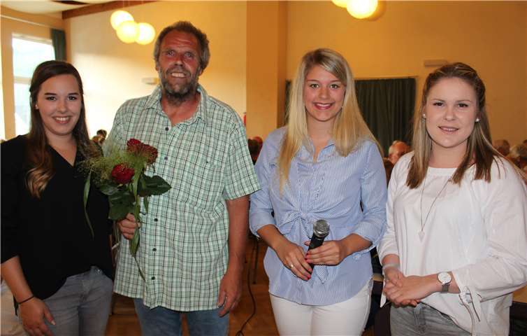 Für Weinkönigin Alisa Heimermann und ihre Weinprinzessinnen Eva Ley und Michelle Harrichhausen endet die Zeit, Frank Bertram wird neuer Bacchus.  WITE