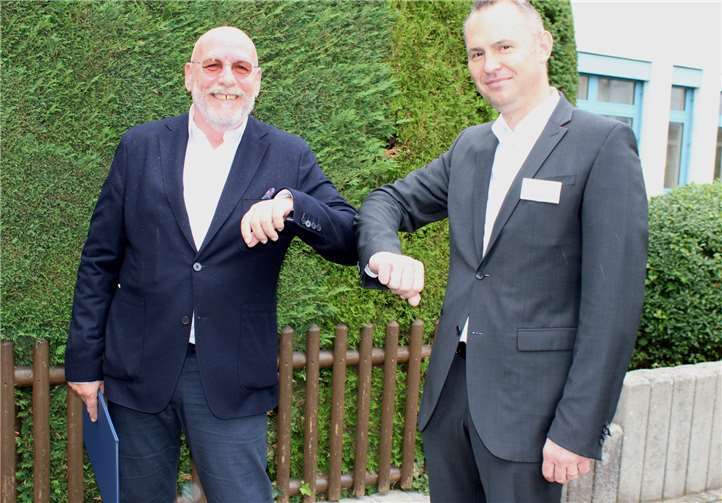 „Mut in schwierigen Zeiten“ Für Wolfgang Appel (links), der nach 38 Dienstjahren in den Ruhestand verabschiedet wurde, übernimmt Oliver Piel die Position des Betriebsleiters.