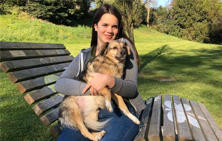 Für ältere Menschen wird eingekauft oder auch mit dem Hund Gassi gegangen.