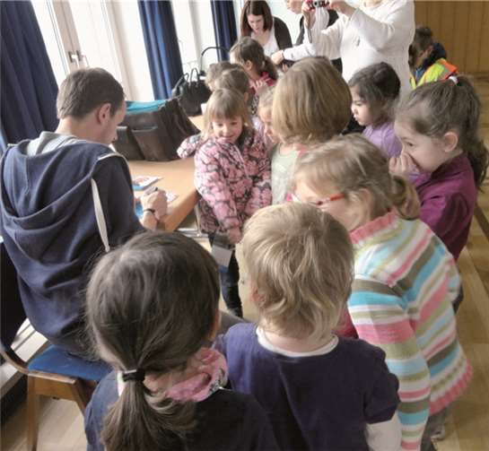Für alle Kinder gab es am Ende der Vorstellung ein Autogramm. privat