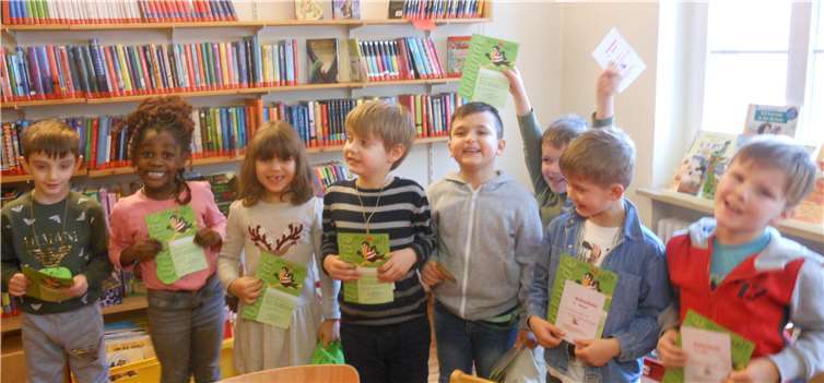 Für alle Kinder gab es den „Bücherei-Führerschein“ und sogar einen Gutschein zum Ausleihen einer DVD. Foto: privat